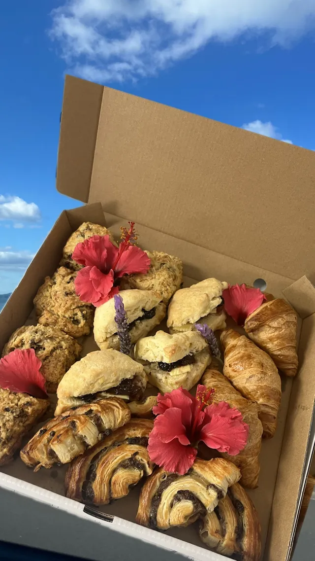 Cabinet baking including cheesecake